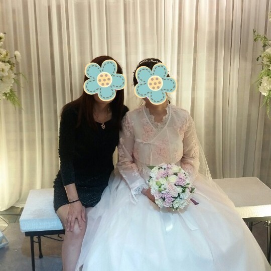 예쁜 신부님과 친구분 입니다.