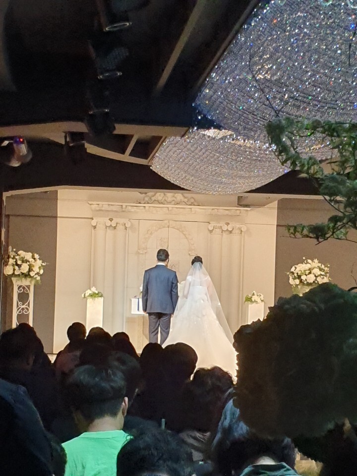 이제 부부됨을 축하드립니다