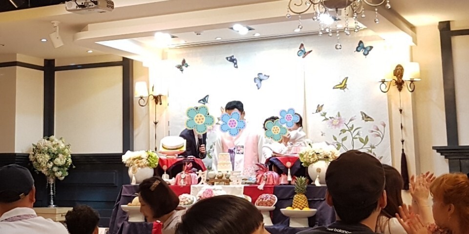 결혼식이 엇그제 같은데, 어느새 벌써 돌잔치 입니다.
